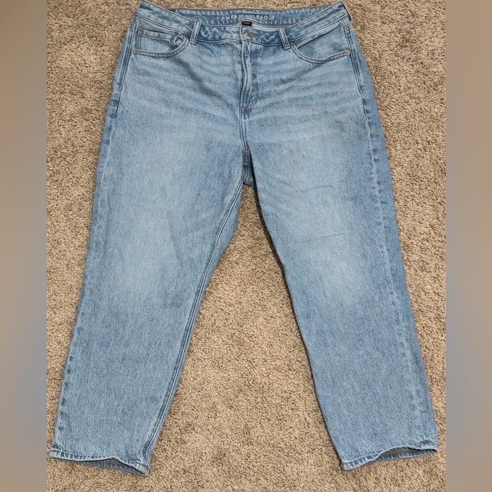 American Eagle Light Wash Blue Jeans Mom Jeans Strigid Size 14 X-Short Denim